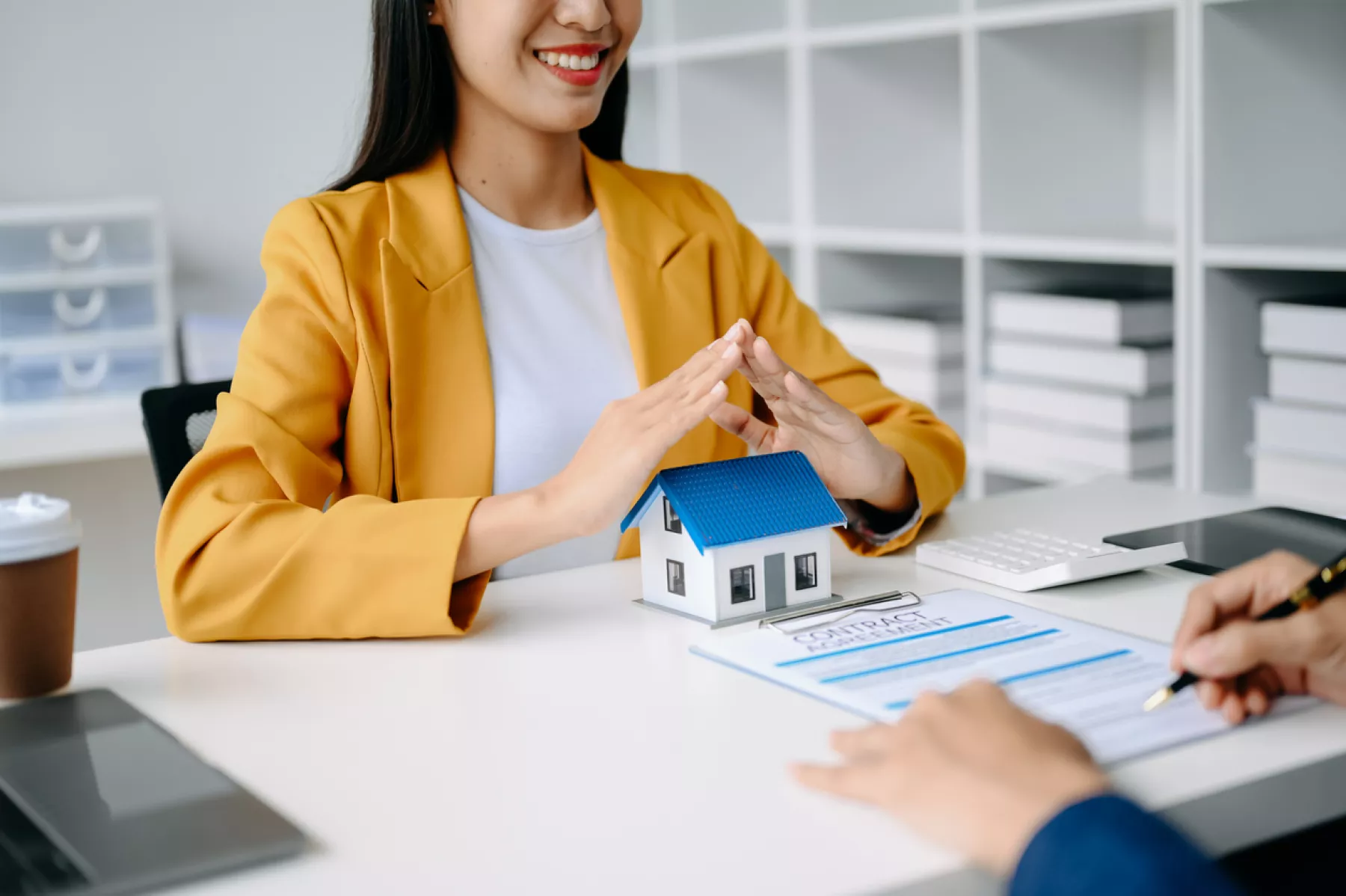 Contrato de compraventa de inmueble en México: cláusulas clave y